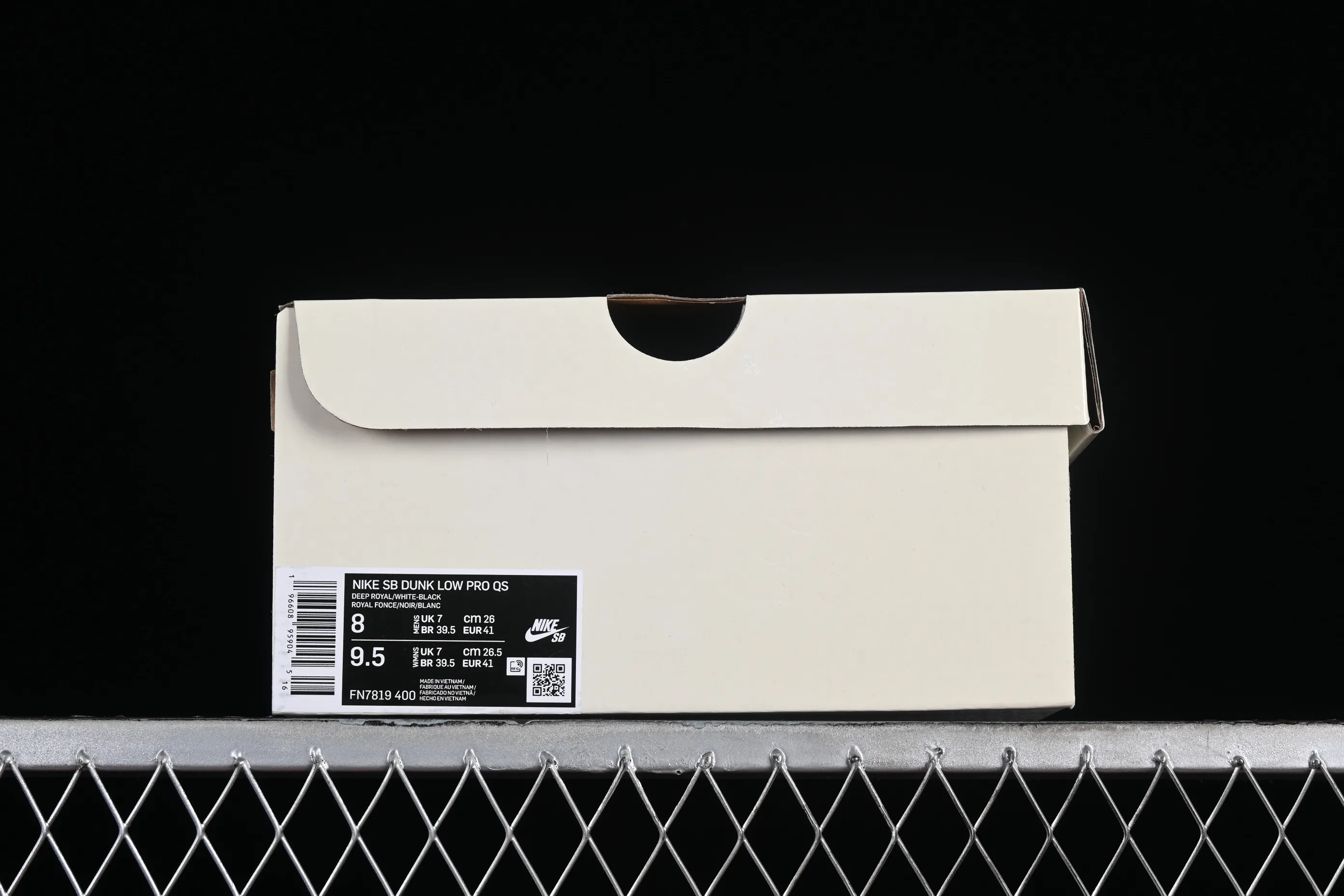 All Categories Nk SB Dunk Series Nk SB Dunk Low Low-top sneakers Foreign trade version Born x Raised x Nk SB Dunk American street style Joint model SB low-top sports and leisure sneakers FN7819-400